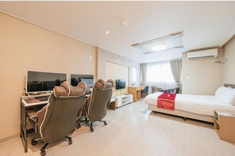 R&T Hotel Jeju Eksteriør billede